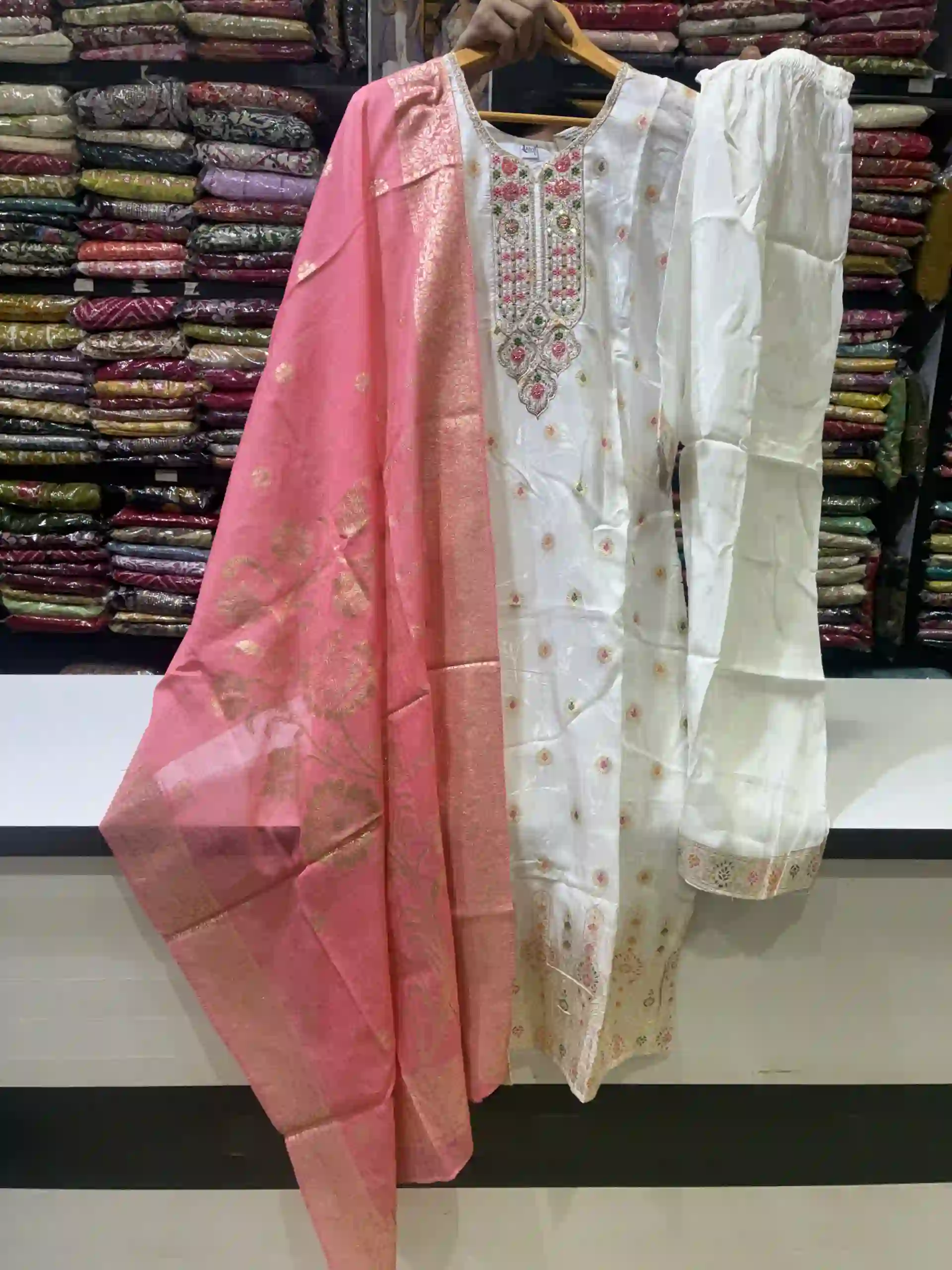 3-Piece Off-White Straight Kurta Set with Pink Weaved Organza Dupatta-2