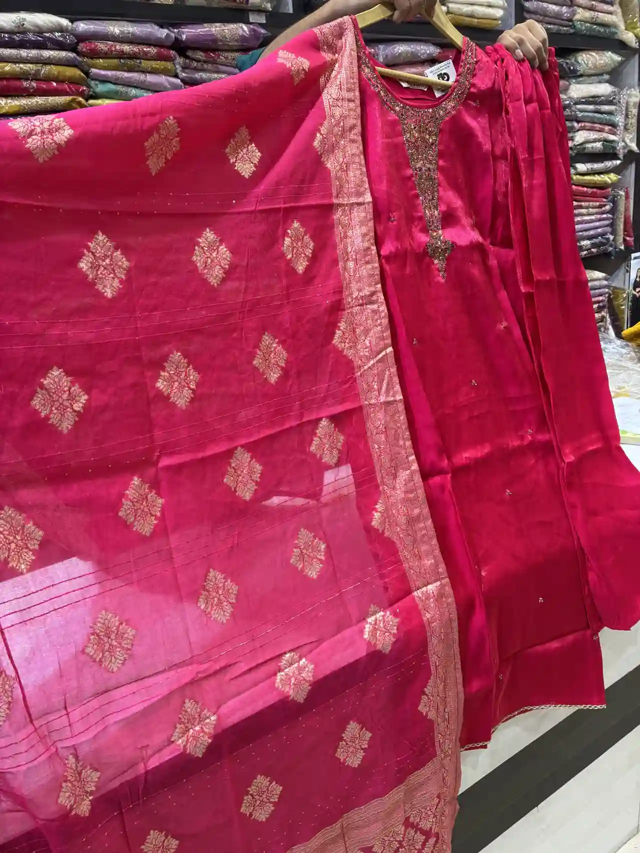 Ethnic Rani Pink Hand-Worked Suit (2)